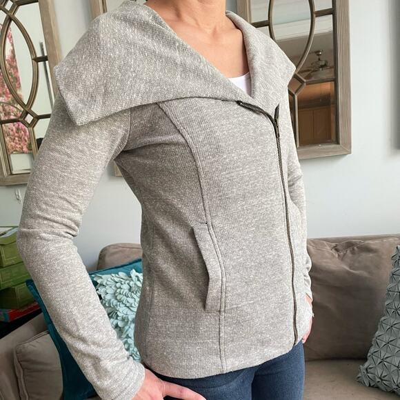 Mystree gray knit cardigan. Size XS. Asymmetrical zip. - Picture 8 of 8